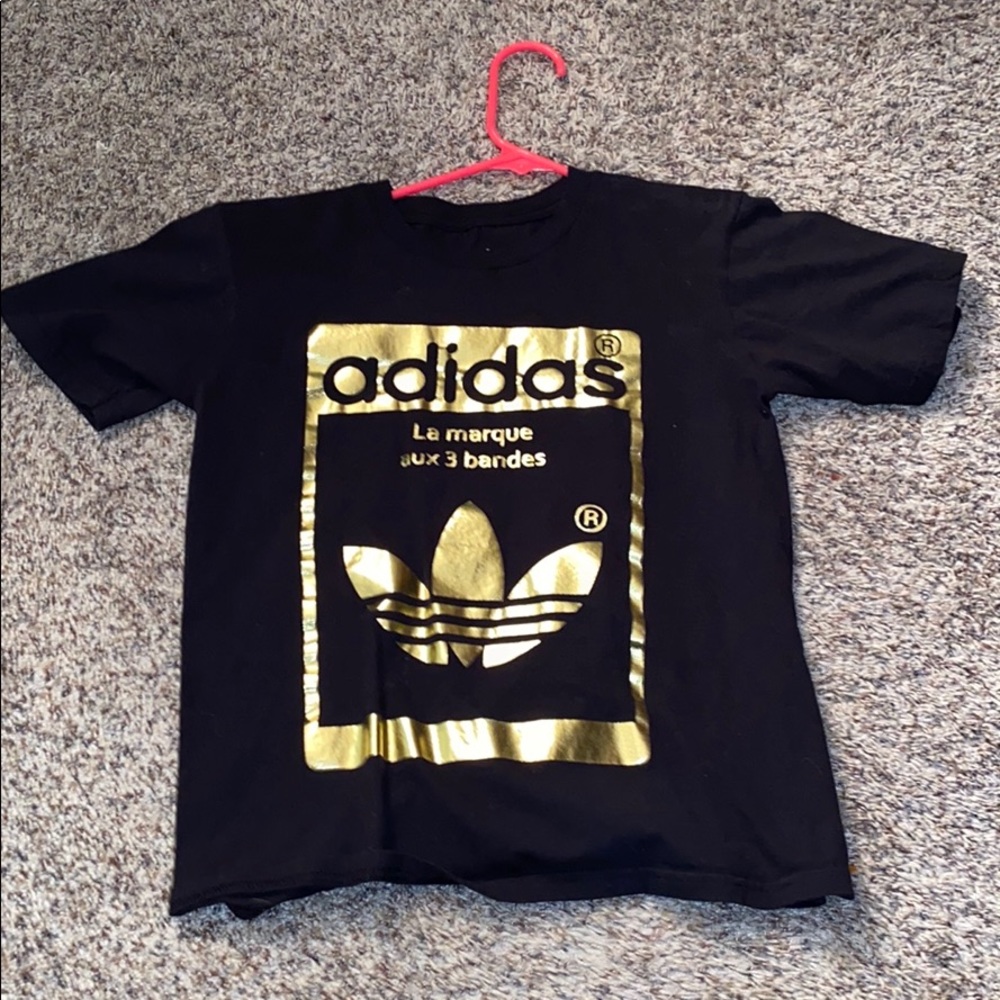 Black and gold t shirt